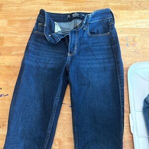 Hollister, dark blue high-rise flare, soft stretch denim jeans size 00R 24r EUC